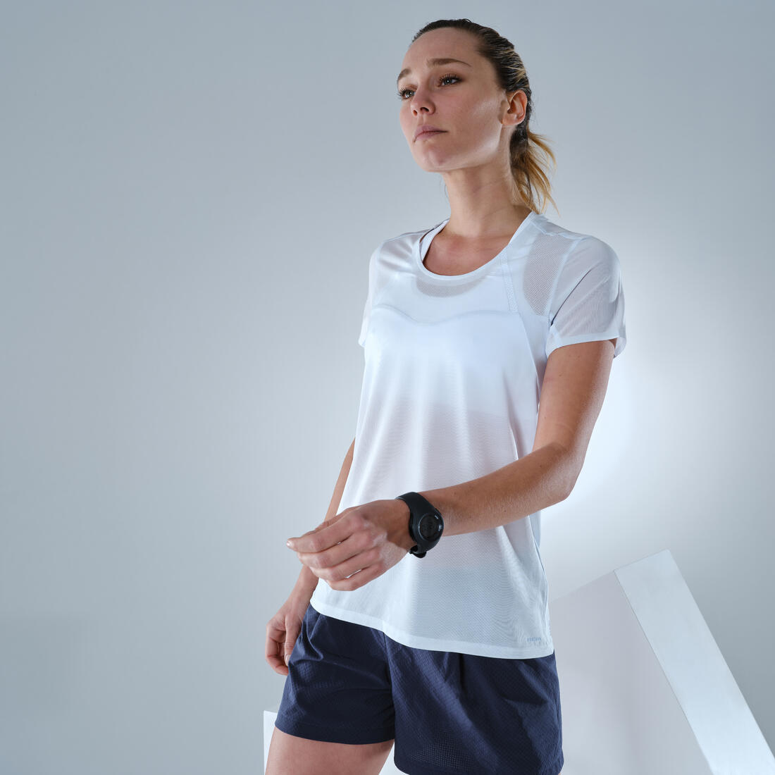 Women’s ultra-light fast hiking T-shirt FH 500.