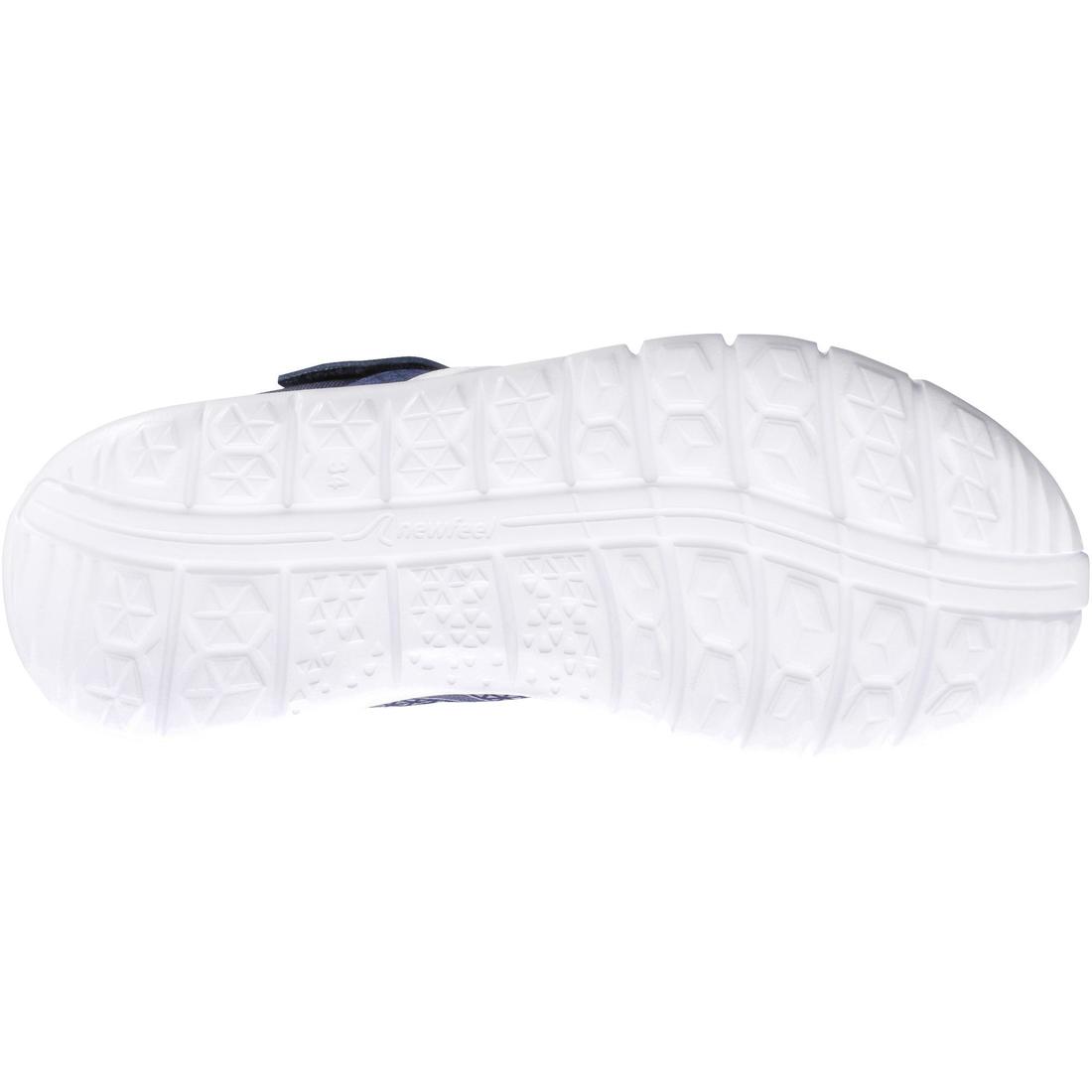 Kids' lightweight and waterproof rip-tab shoes